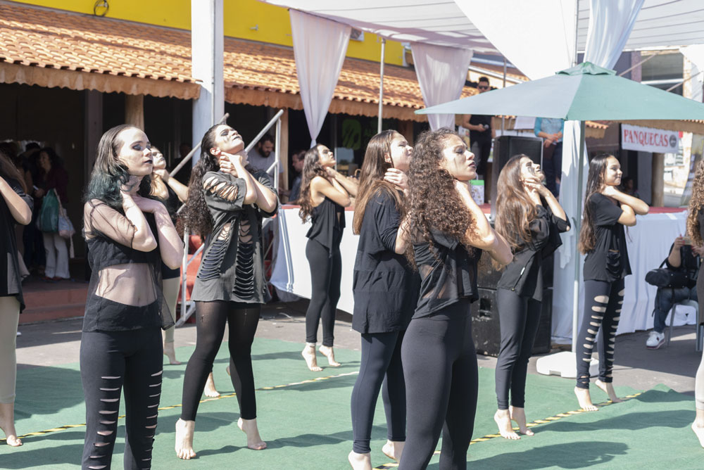 Apresentação da Escola de Dança Karen Lima no Liquida Jacutinga